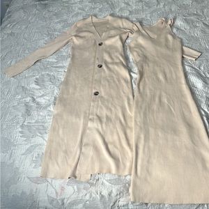 Crème form fitting dress